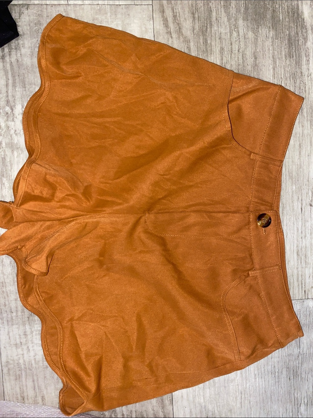 Alexia Admor High-Waist Scalloped Hem Shorts in Rust